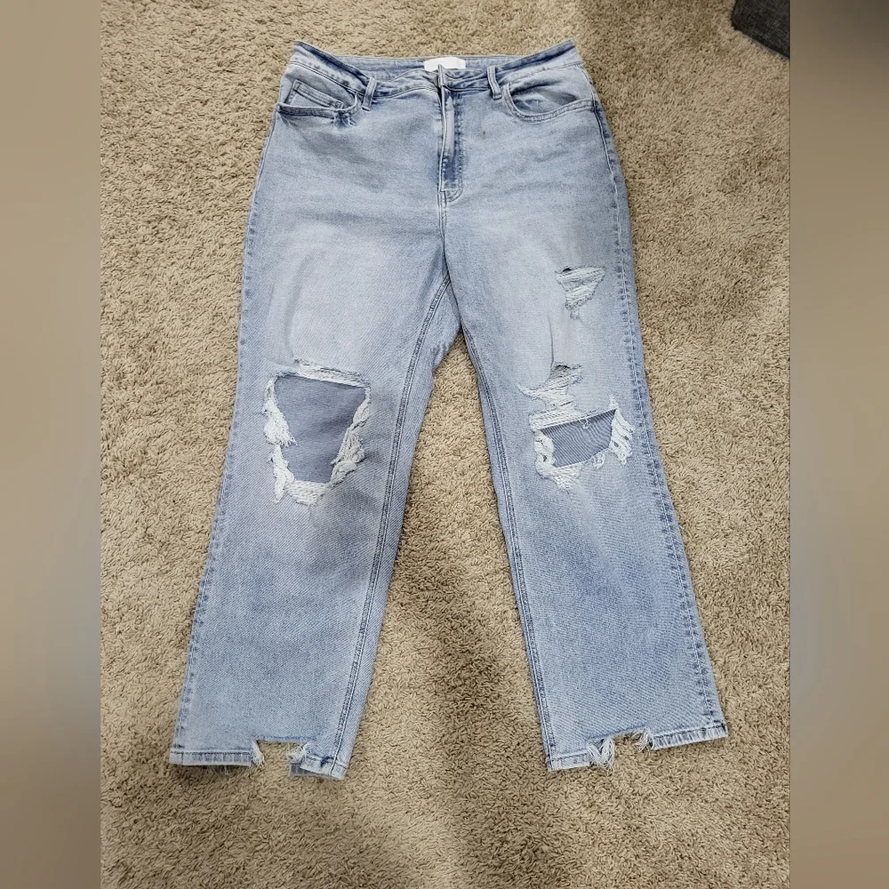NWOT Vervet Light Wash Distressed Jeans 32 - Picture 1 of 4